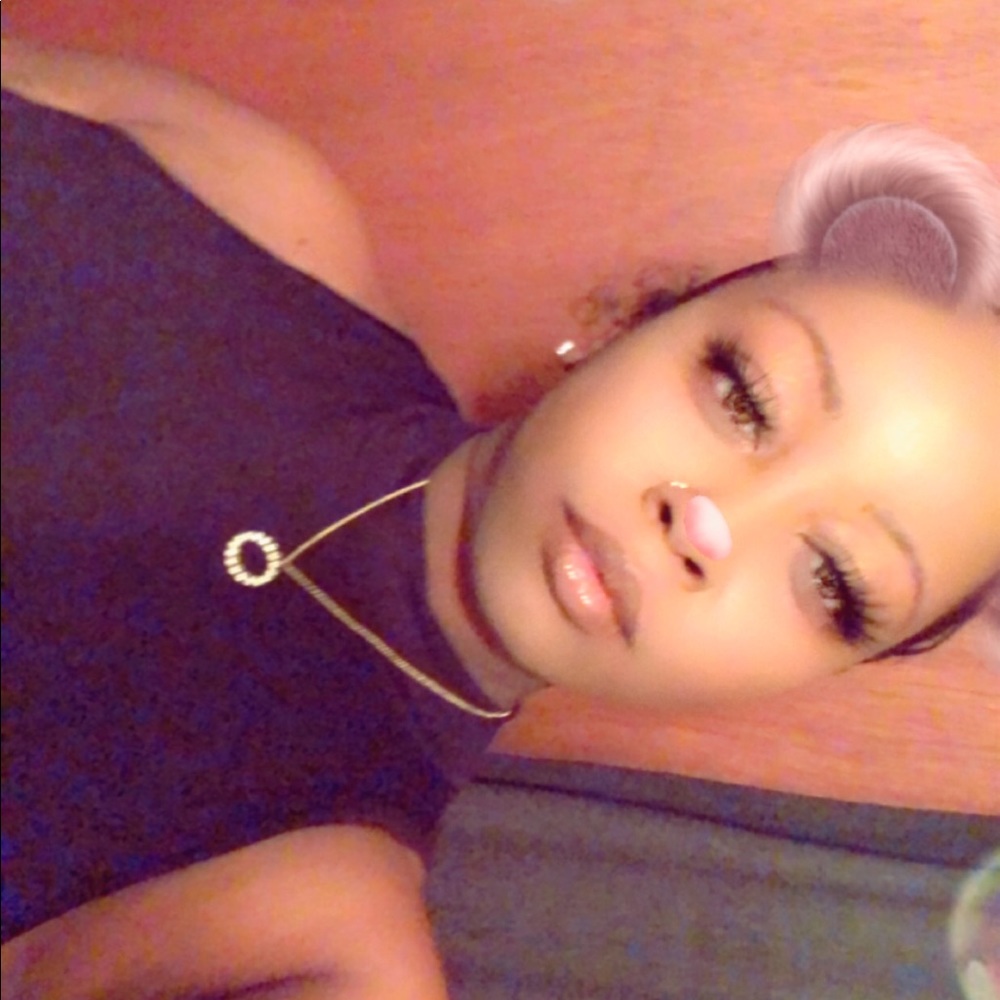 Meet your Posher, Victoria